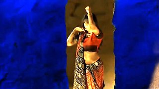 Bollywood πριγκίπισσα εκφράζουν το χορευτικό τελετουργικό